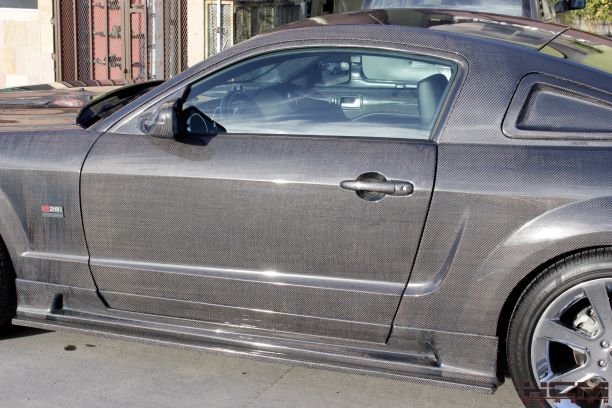 05-09 Mustang Carbon Fiber DOORS Passenger and Driver (CARBON FIBER) (BOTH DOORS INCLUDED)