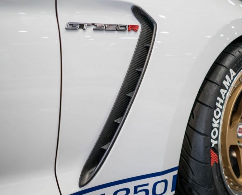 2015-2017 GT350R Mustang Carbon Fiber LG287-AC Fender Vents - PAIR - CARBON FIBER